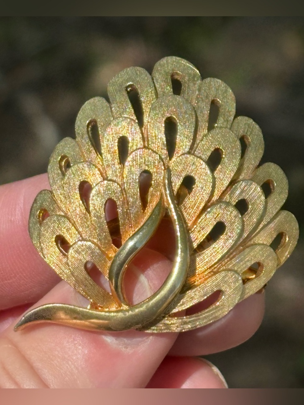 Vintage JJ Jonette Jewelry Brushed Gold Leaf/Peacock Brooch/Pendant!